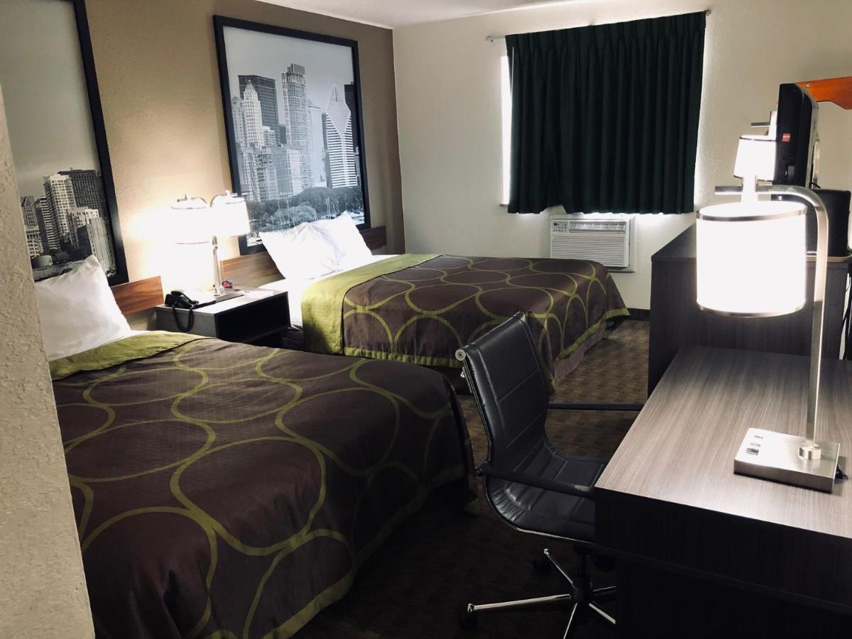 ซูเปอร์ 8 บาย วินด์แฮม เปรู สตาร์ฟ ร็อก สเตท พาร์ค Hotel Peru ภายนอก รูปภาพ