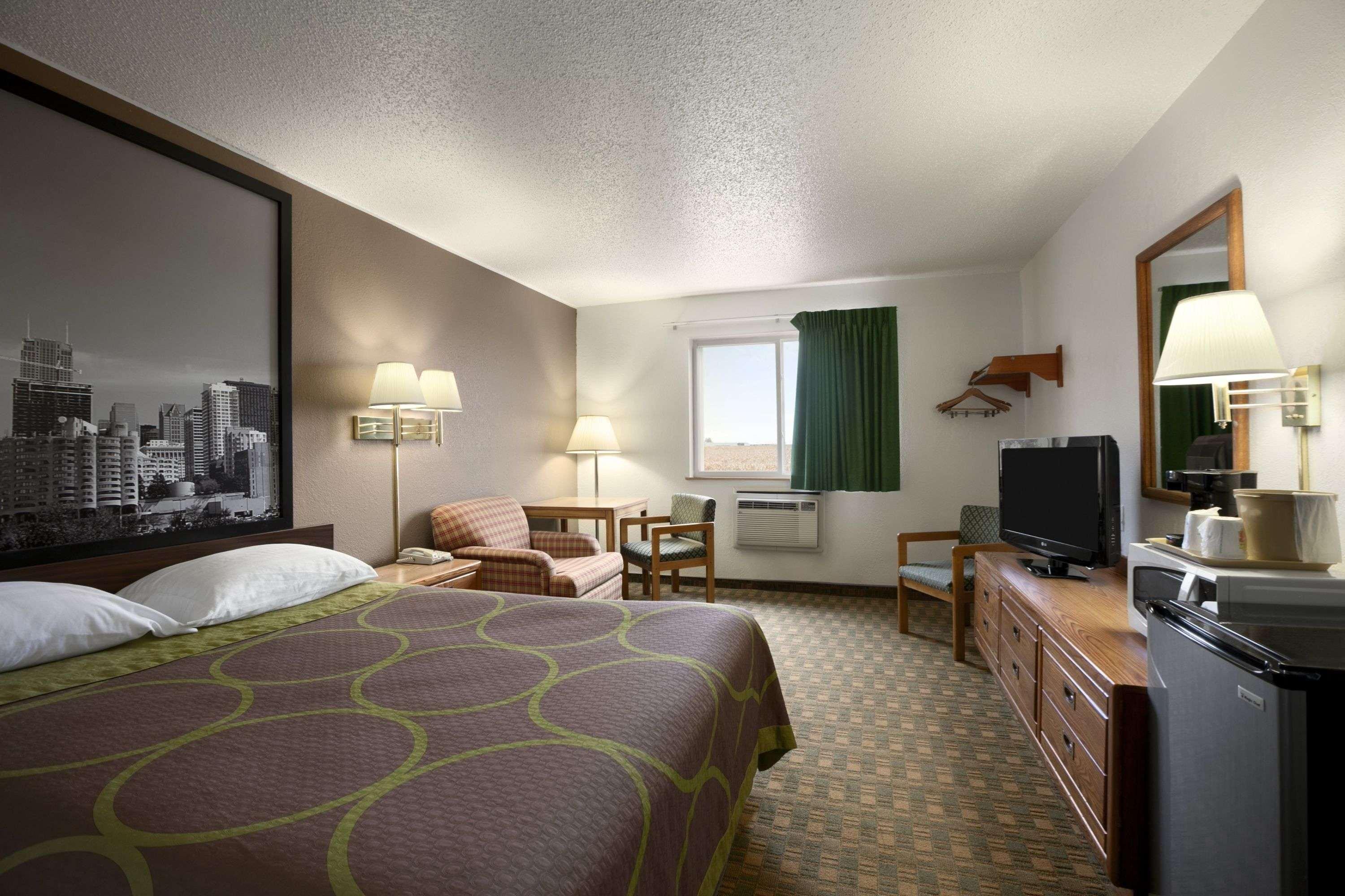ซูเปอร์ 8 บาย วินด์แฮม เปรู สตาร์ฟ ร็อก สเตท พาร์ค Hotel Peru ภายนอก รูปภาพ