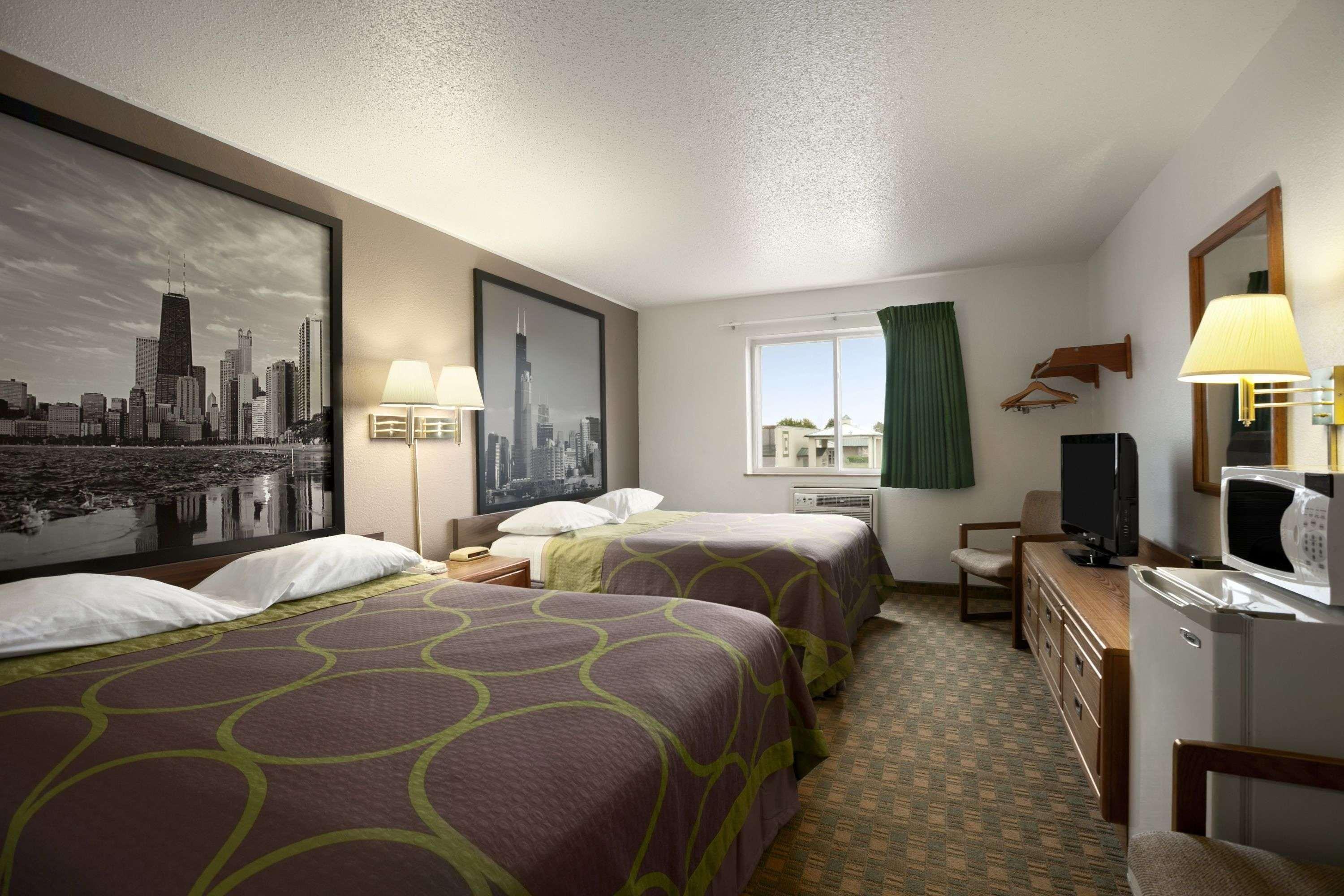 ซูเปอร์ 8 บาย วินด์แฮม เปรู สตาร์ฟ ร็อก สเตท พาร์ค Hotel Peru ภายนอก รูปภาพ
