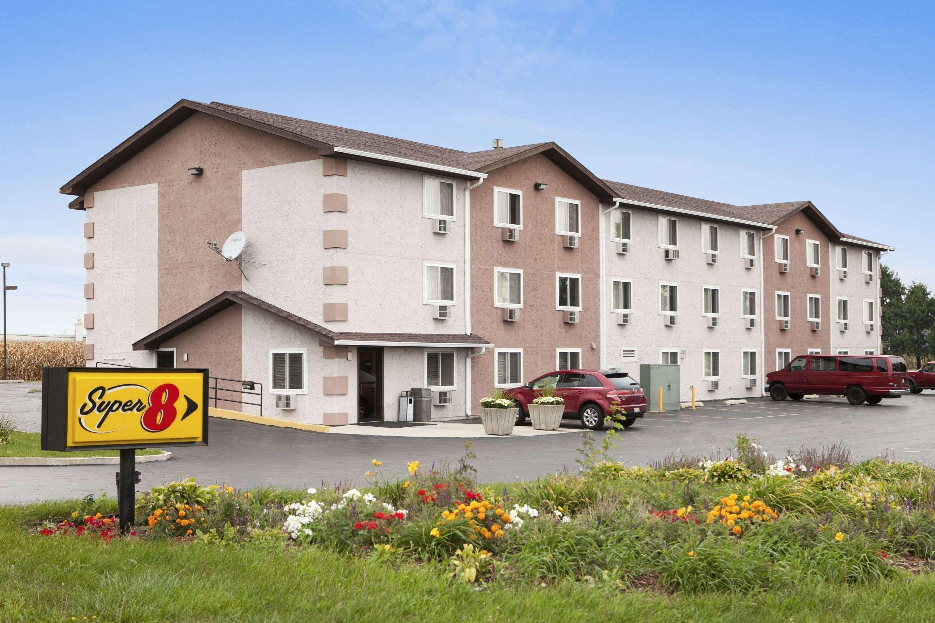 ซูเปอร์ 8 บาย วินด์แฮม เปรู สตาร์ฟ ร็อก สเตท พาร์ค Hotel Peru ภายนอก รูปภาพ